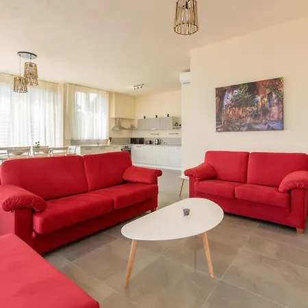 Coral Luxury Лозенец